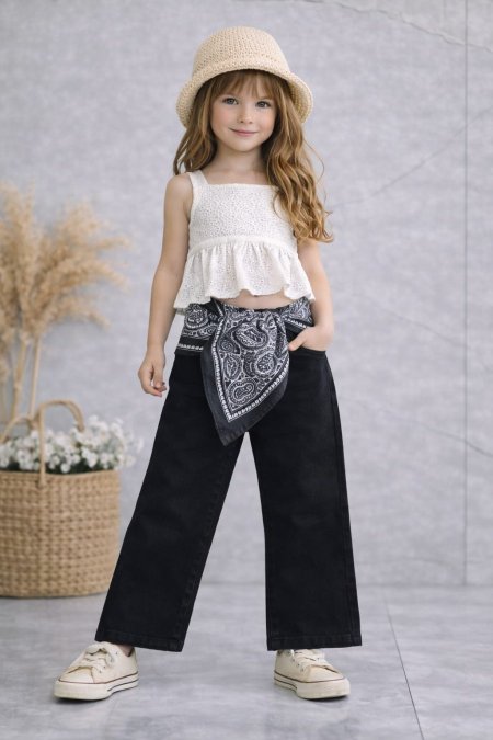 بنطلون جينز اسود مع وشاح عالخصر