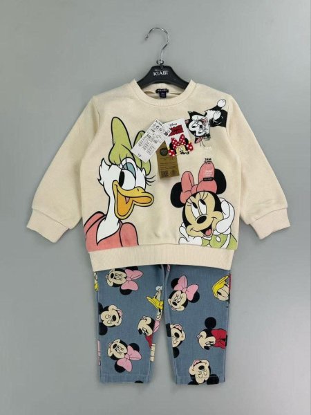 من شركة kiabi أطقم بناتي